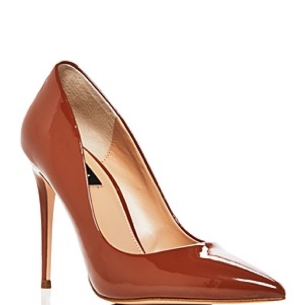 NWT AQUA Brit Pointed Toe Pumps in Cognac, Size 8